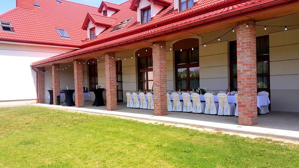 Hotel Trzy Roze Zemborzyce Dolne Exterior foto
