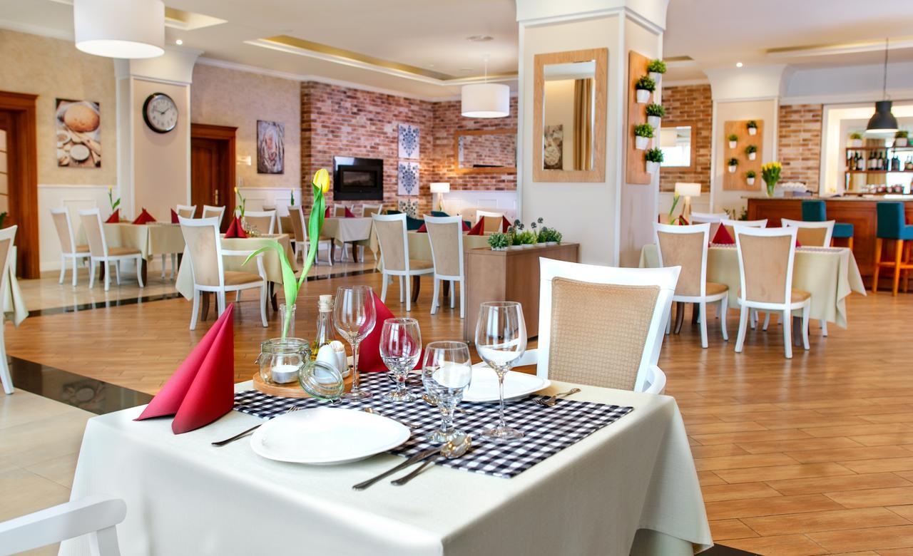 Hotel Trzy Roze Zemborzyce Dolne Exterior foto