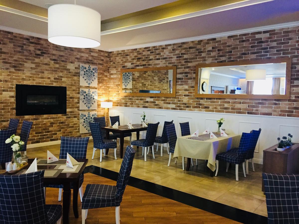 Hotel Trzy Roze Zemborzyce Dolne Exterior foto