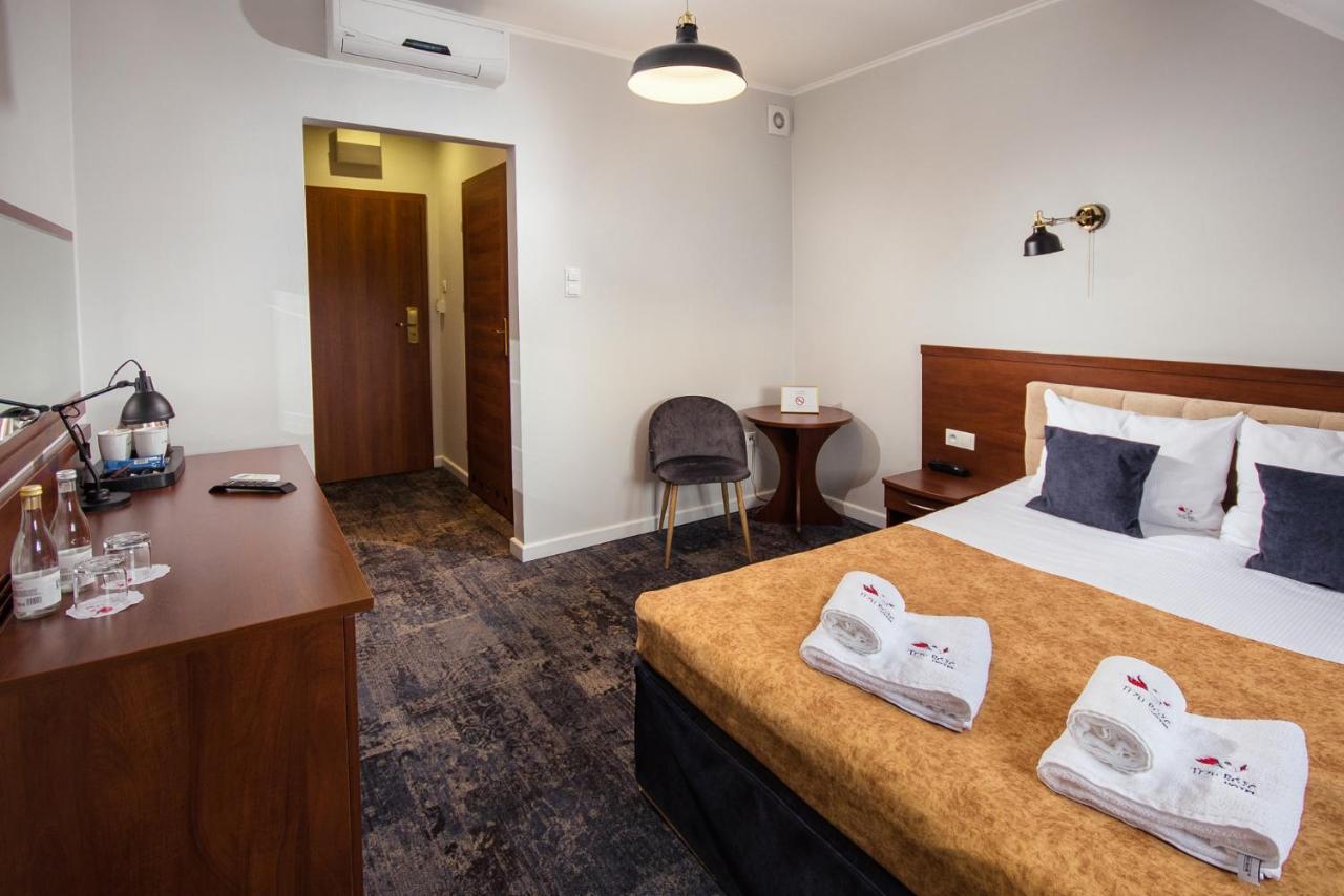 Hotel Trzy Roze Zemborzyce Dolne Exterior foto